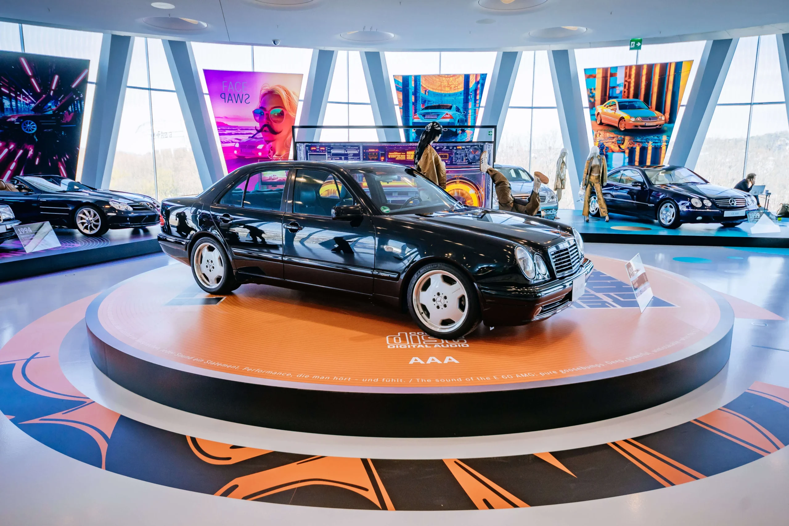 Sonderausstellung "Youngtimer" von Mercedes-Benz in Stuttgart