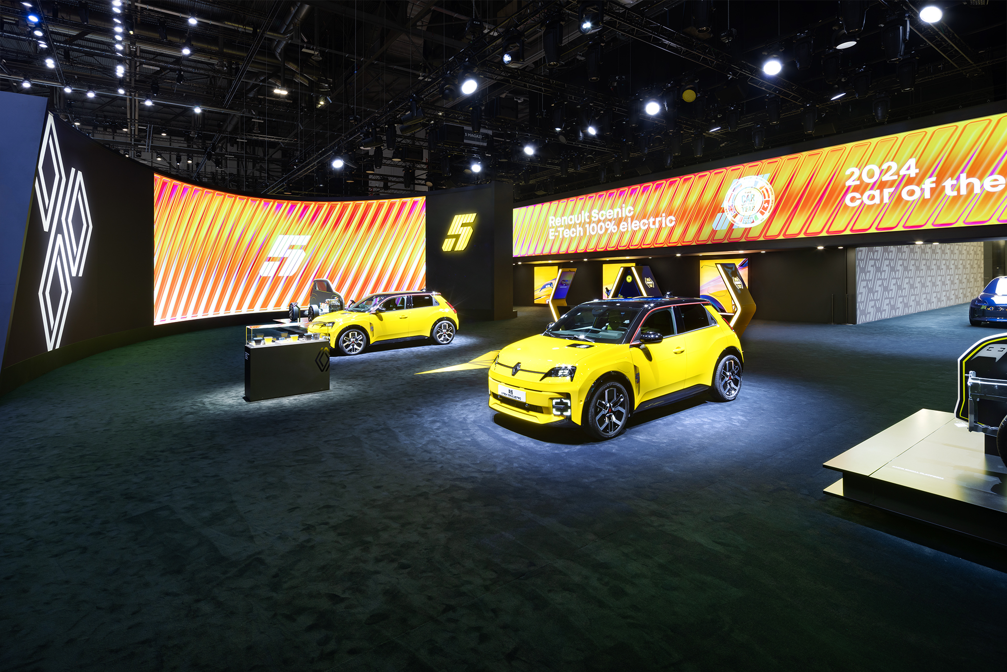 RAUMTECHNIK - RENAULT - AUTO SALON 2024 - GENF - STAND PHOTOGRAPHY - #3003 (Ir)