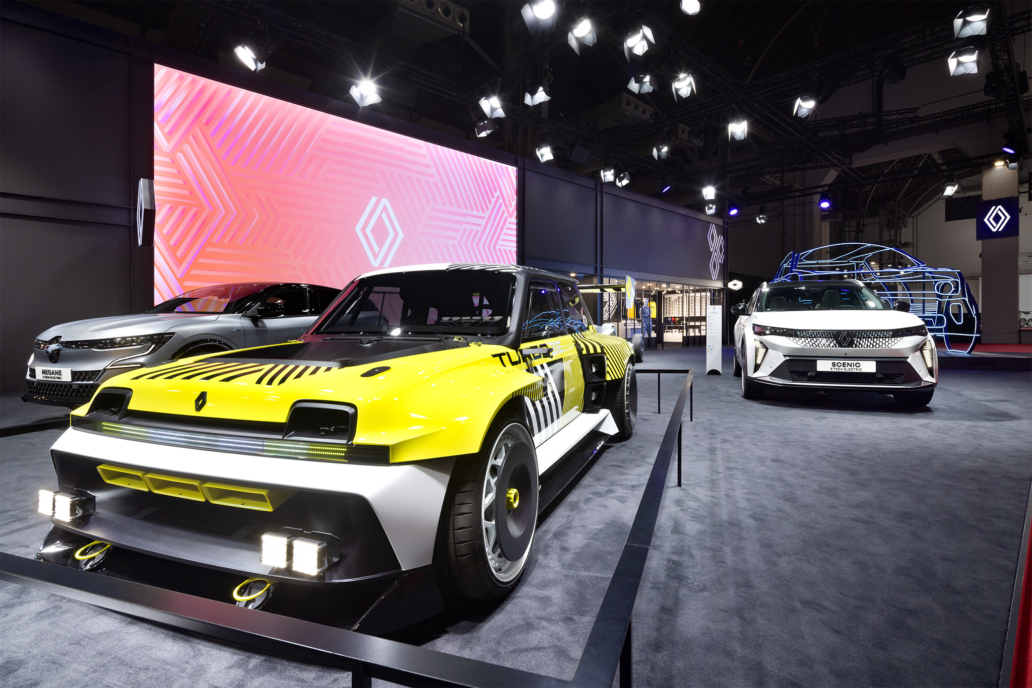RAUMTECHNIK - RENAULT - AUTOMOBILE 2025 - BARCELONA - STAND PHOTOGRAPHY - #4653 (Ir)