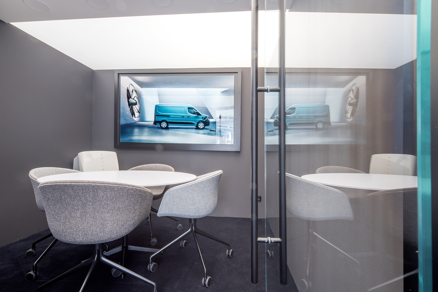 RAUMTECHNIK - RENAULT - IAA TRANSPORTATION 2024 - HANNOVER - STAND PHOTOGRAPHY #9504 (lr)