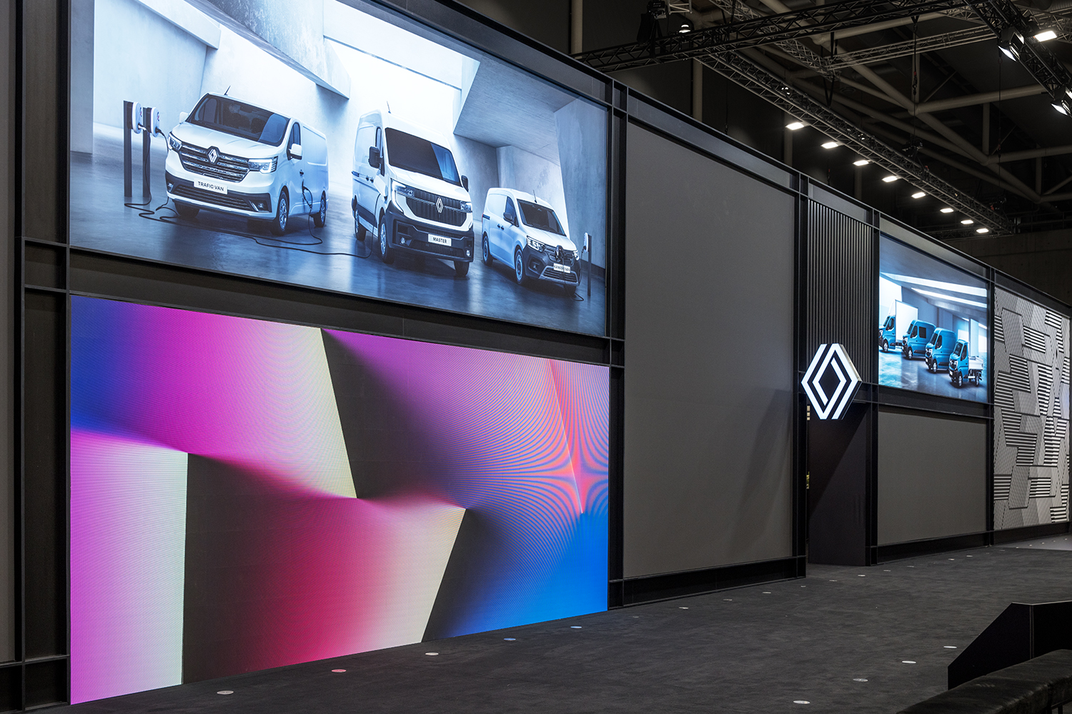 RAUMTECHNIK - RENAULT - IAA TRANSPORTATION 2024 - HANNOVER - STAND PHOTOGRAPHY #9645 (lr)