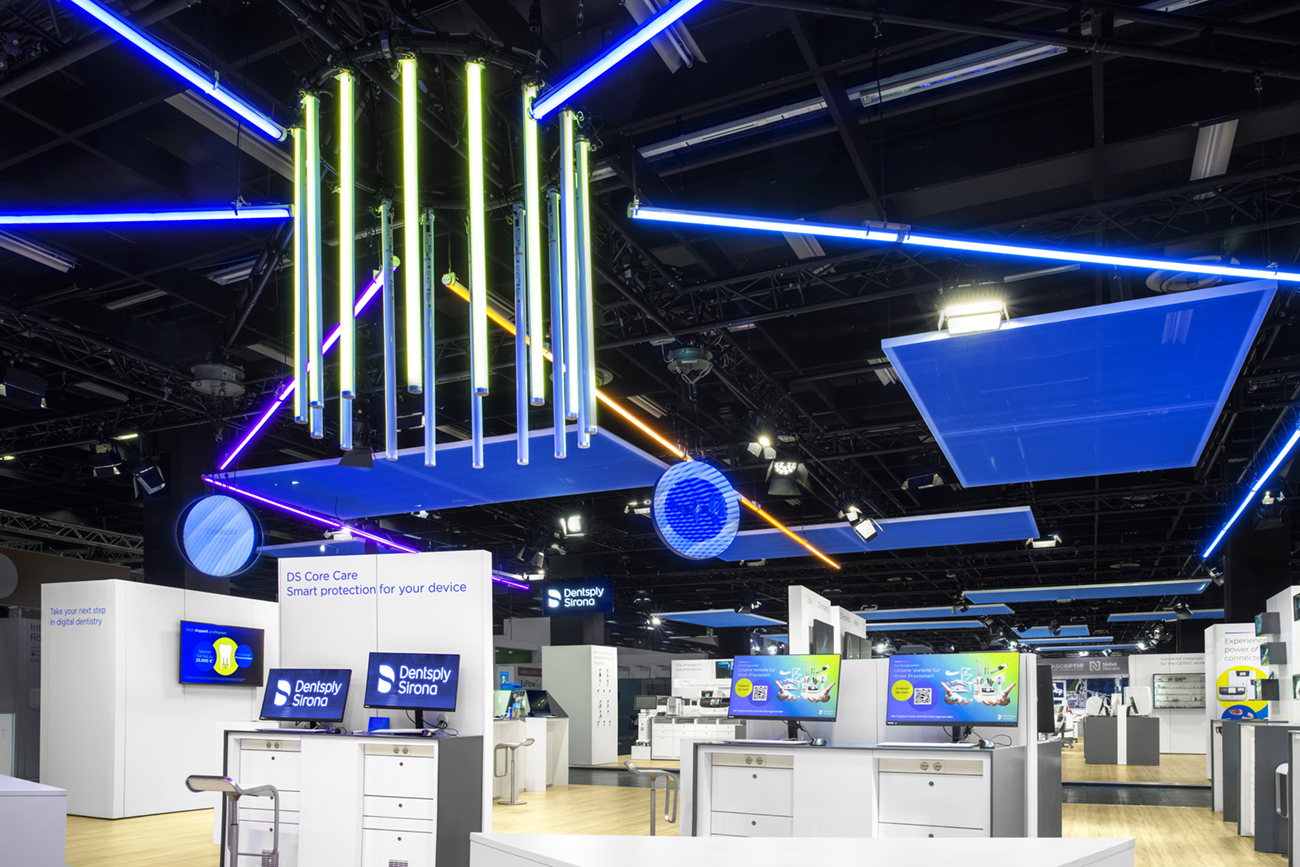 RAUMTECHNIK - DENTSPLY SIRONA DEUTSCHLAND - IDS 2025 - KÖLN - STAND PHOTOGRAPHY #7035 (lr)