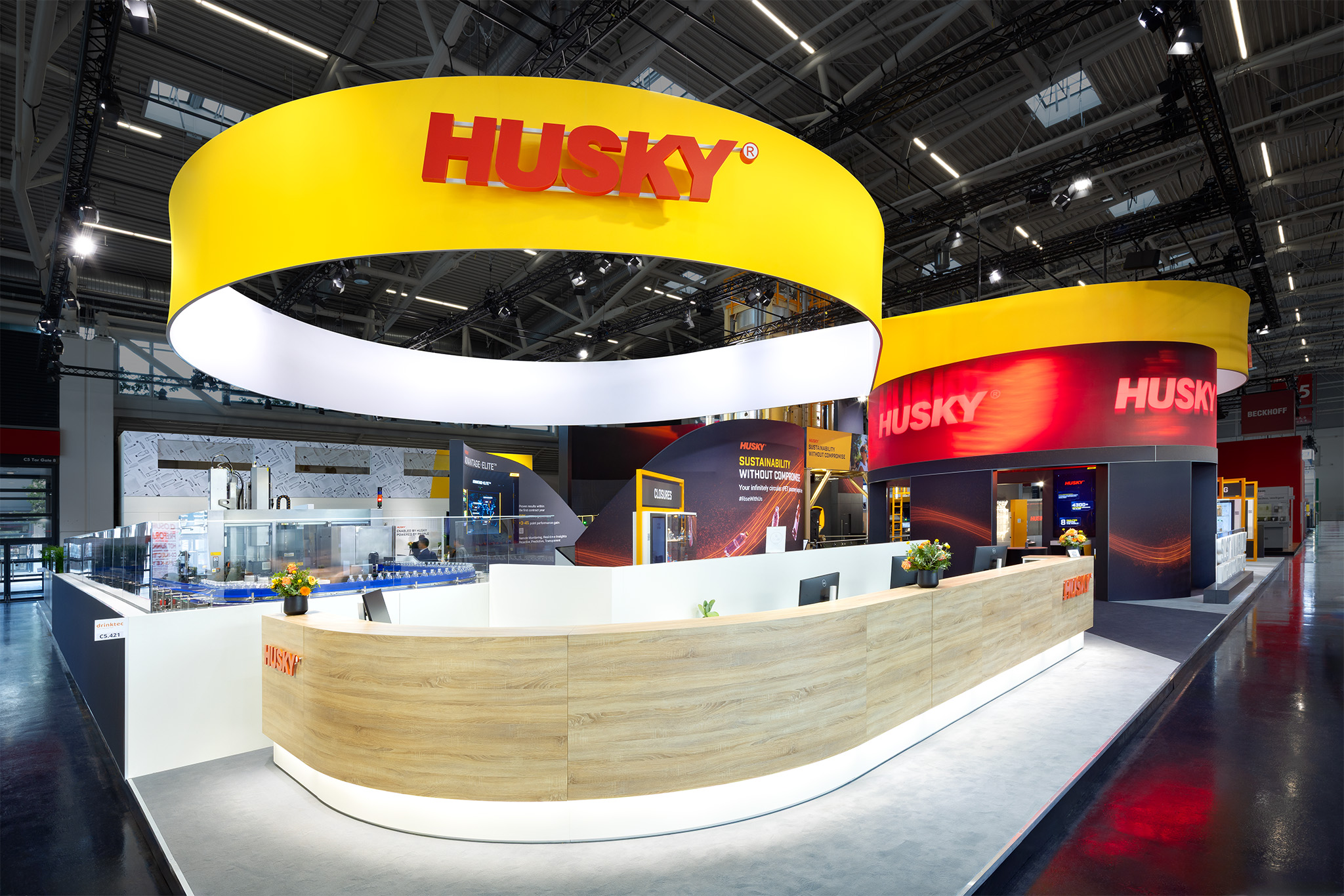 Raumtechnik Standdesign und Messestandbau für Husky auf der drinktec in Munich