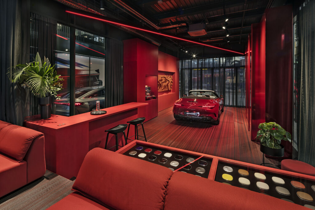 Raumtechnik Realization Exhibition for Mercedes-AMG UNXPCTD Store in Munich