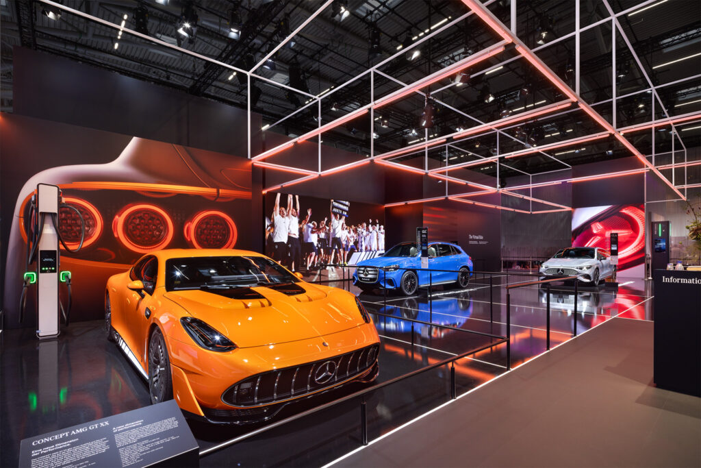 Raumtechnik Messestandbau für Mercedes-Benz auf der IAA Summit in München