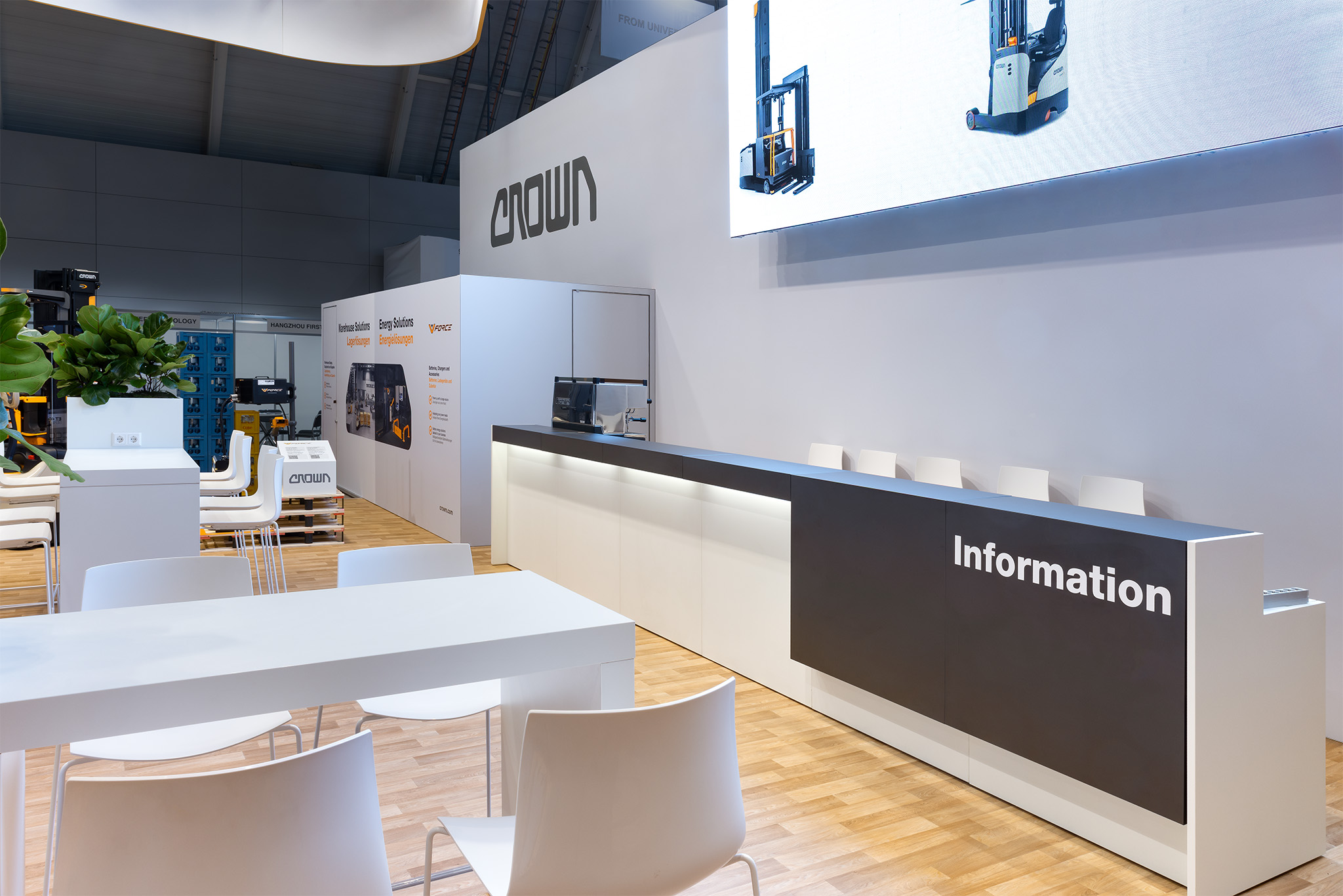 RAUMTECHNIK - CROWN GABELSTAPLER - LOGIMAT 2026 - STUTTGART - STAND PHOTOGRAPHY - #7462 (Ir)