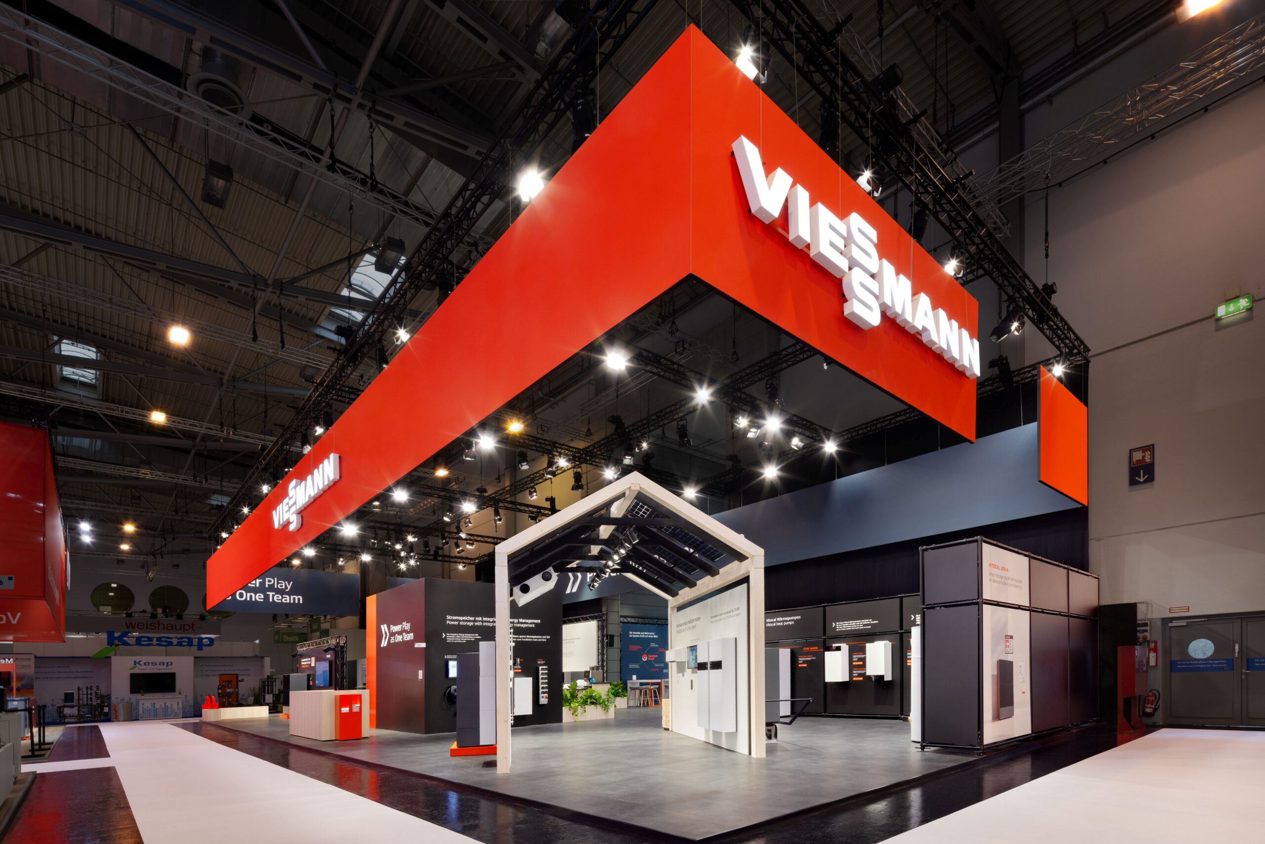 RAUMTECHNIK - VIESSMANN HOLDING INT GMBH - SHK+E 2026 - ESSEN - STAND PHOTOGRAPHY - _6578_bearbeitet_lr