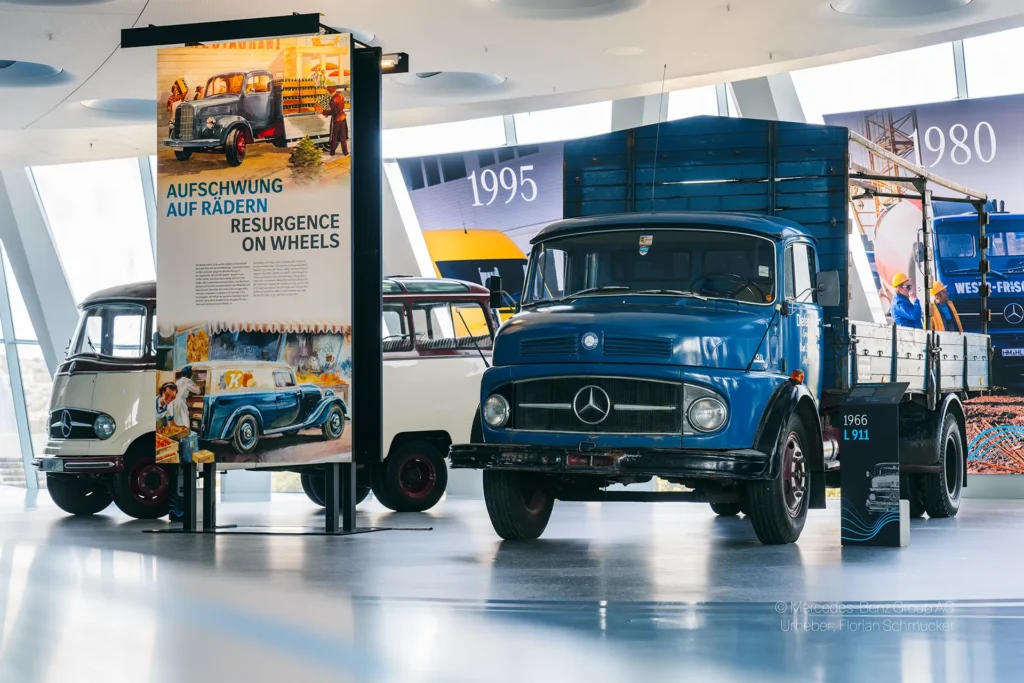 Individueller Kulissenbau und Infotafeln für eine Heritage-Ausstellung, umgesetzt durch Raumtechnik Event Services.